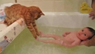 Amigo que é amigo ajuda na hora do banho