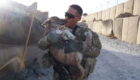 Cão abandonado no Afeganistão é resgatado por soldado